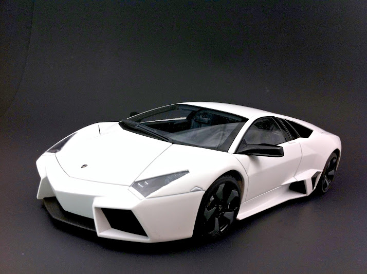 1/18 Autoart Lamborghini Reventon Matte White, now with it's