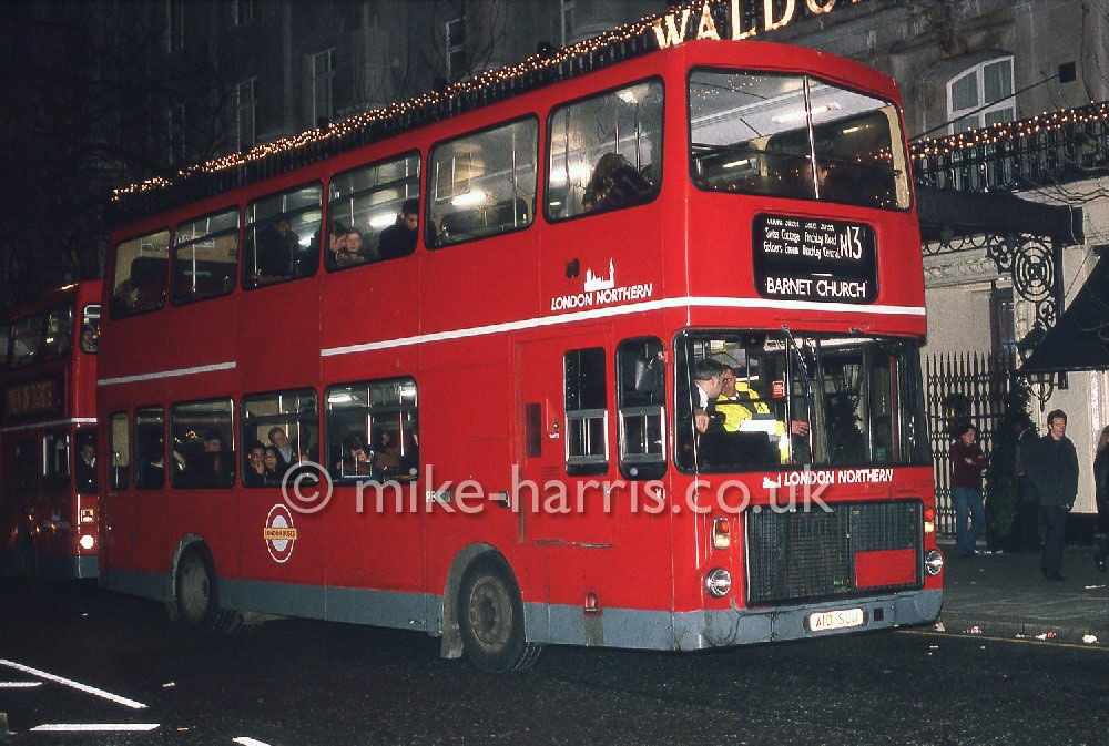絵画 London Bus 13 Aldwych on Baker Street 絵画 London Bus 13