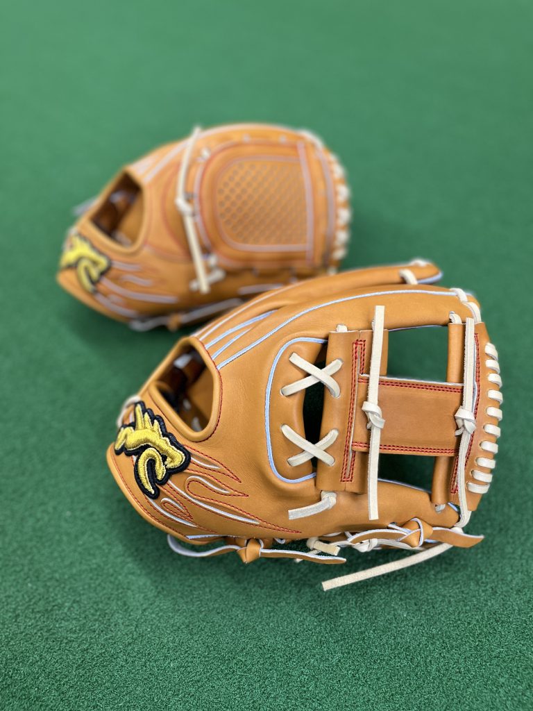 今月も美しいRYUグローブが入荷してきました コルクXブロンド紐