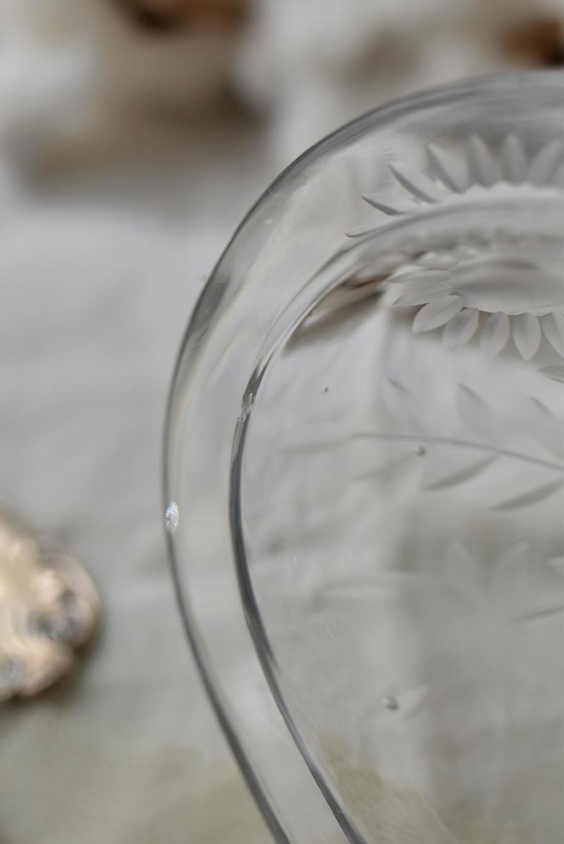 脚付き小物入れ.クリスタルガラス ボンボニエール ガラス器 キャンディ