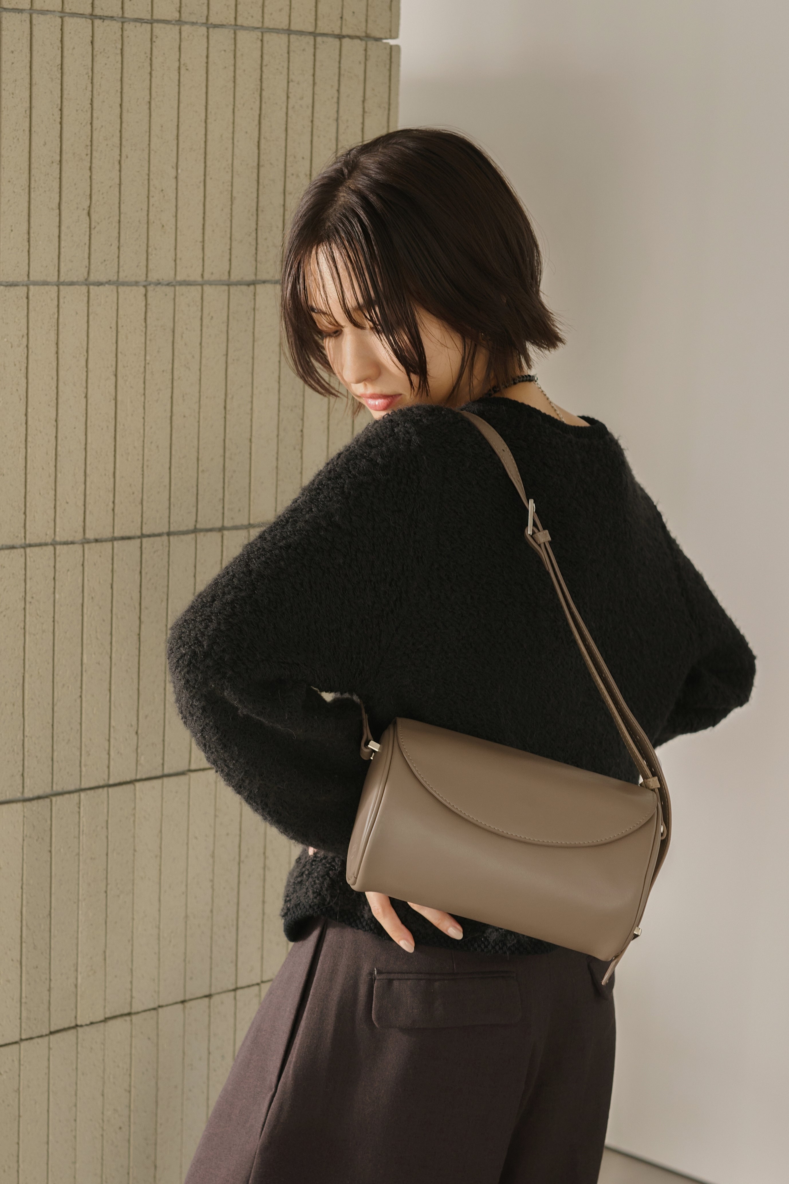 国産アップルレザー製「Apple 2Way Half-moon Bag」| LOVST TOKYO