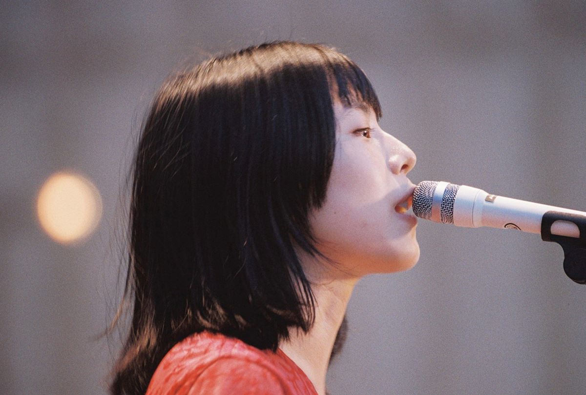 カネコアヤノ 野音ワンマンショー 奔放な創造性を反映した演奏と