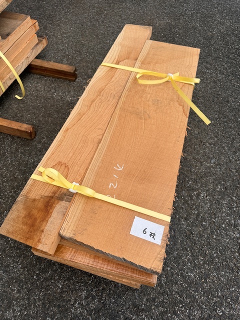 文）ウ）銘木欅けやき ケヤキ 貴重な完全乾燥材 最高級4面役 天板 階段