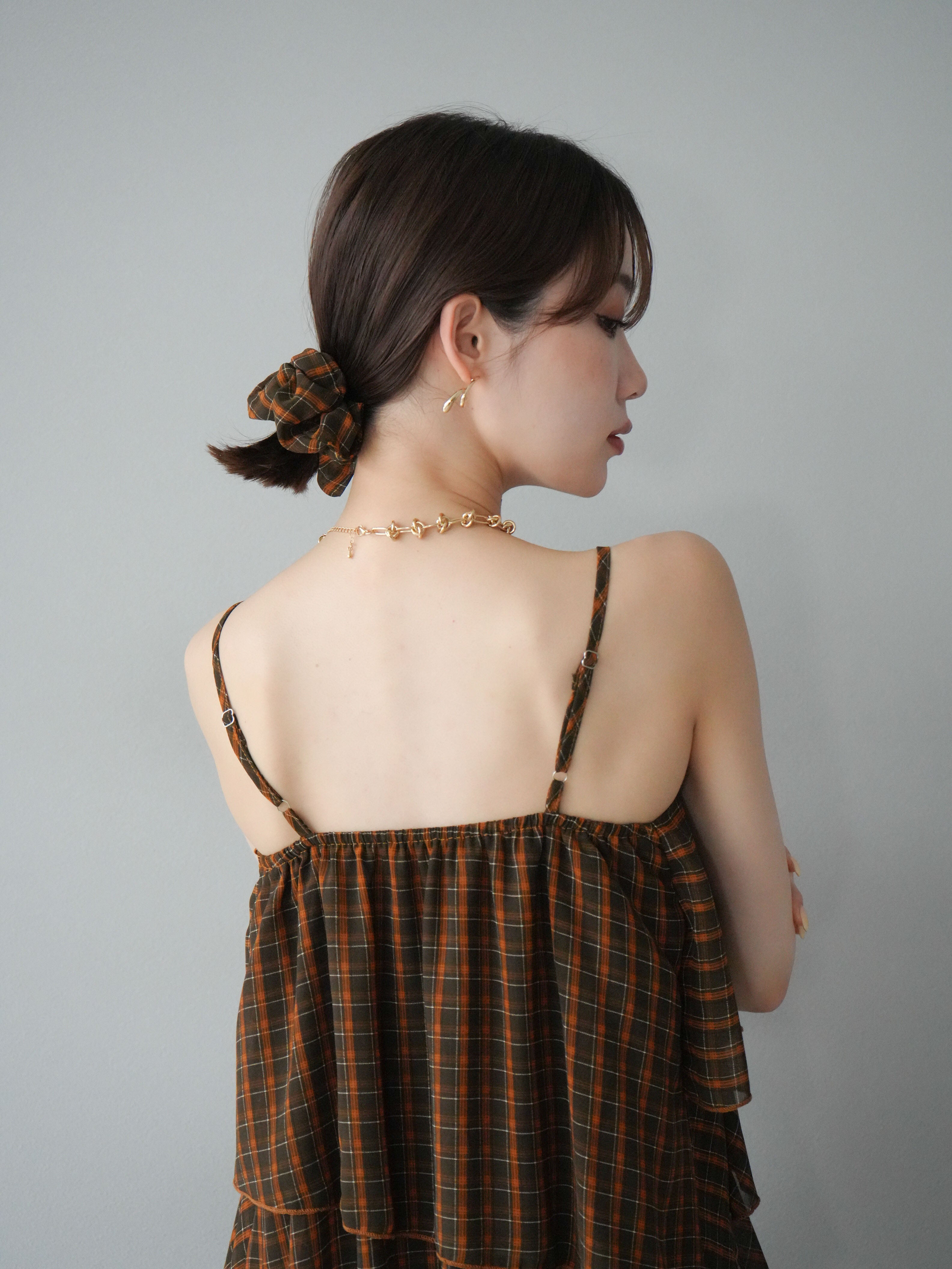 予約]チェック柄ラッフルキャミソール/ブラウン – Lumier