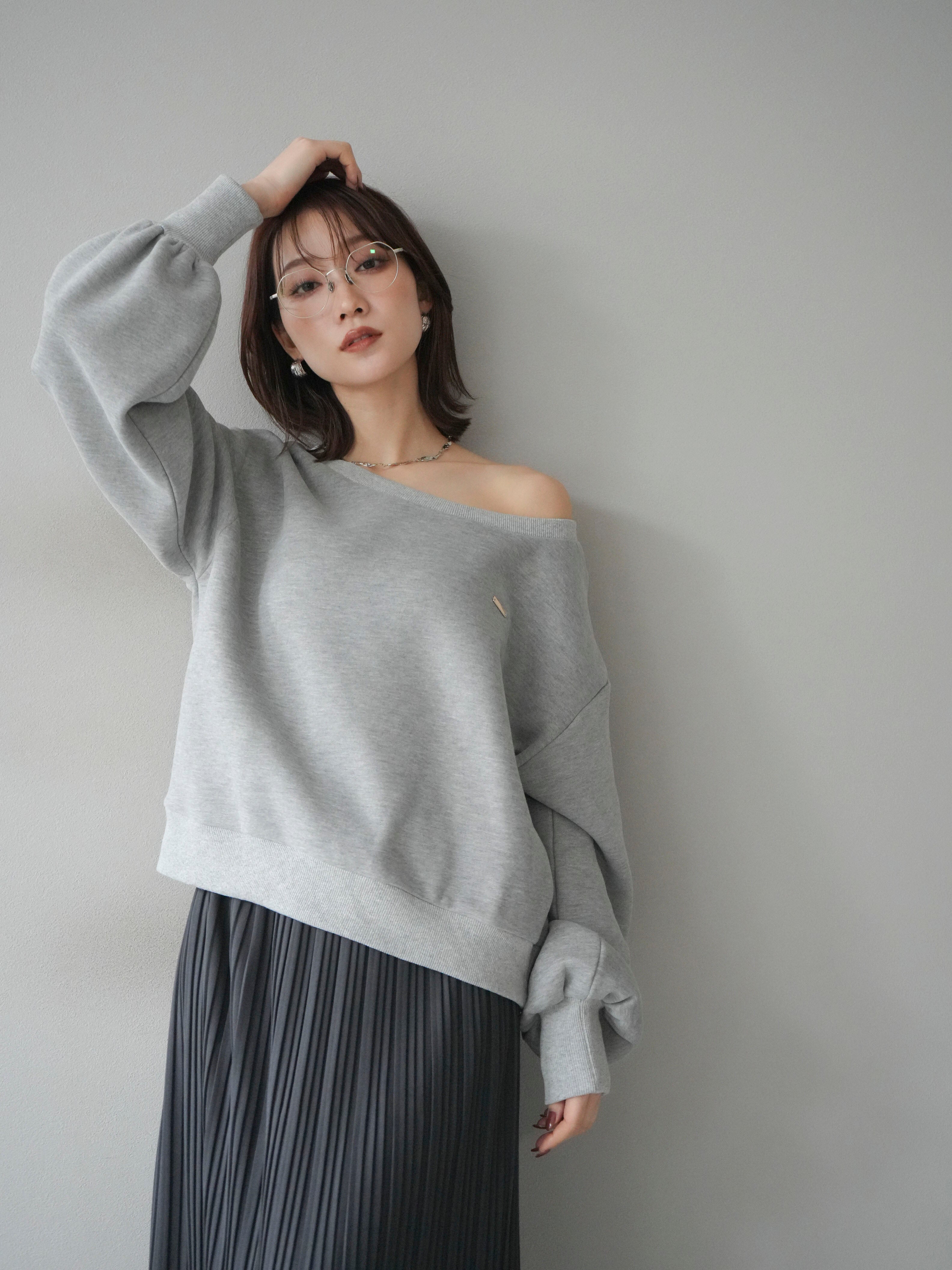 予約]プレート付裏起毛ワンショルプルオーバー/mixgray – Lumier
