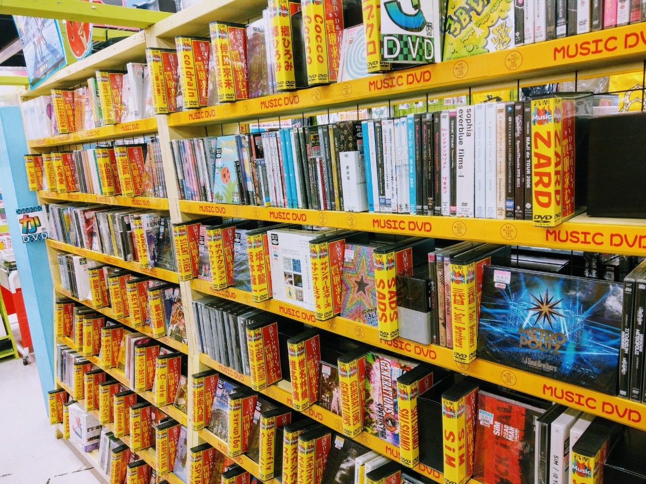 CD/DVD/Blu-ray コーナーより入荷情報!!スピッツのLIVE DVD 品出し致し