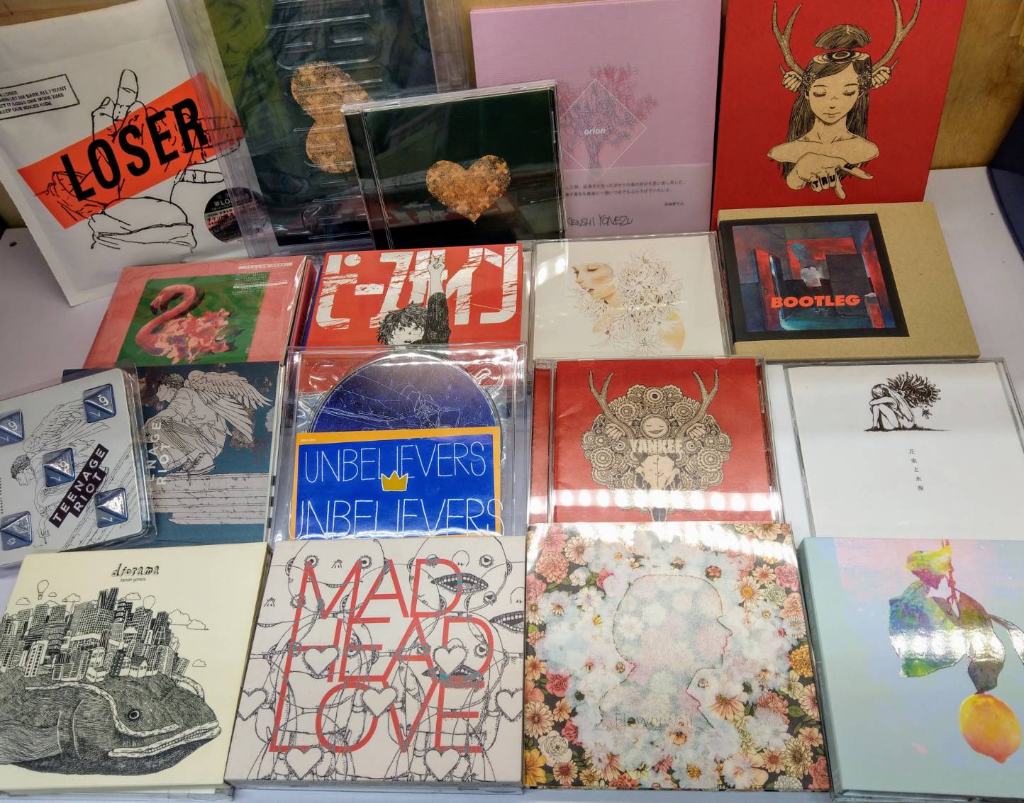 CD/DVD/Blu-ray】米津玄師のCD大量入荷しました(*'▽') - 万代書店 高崎店