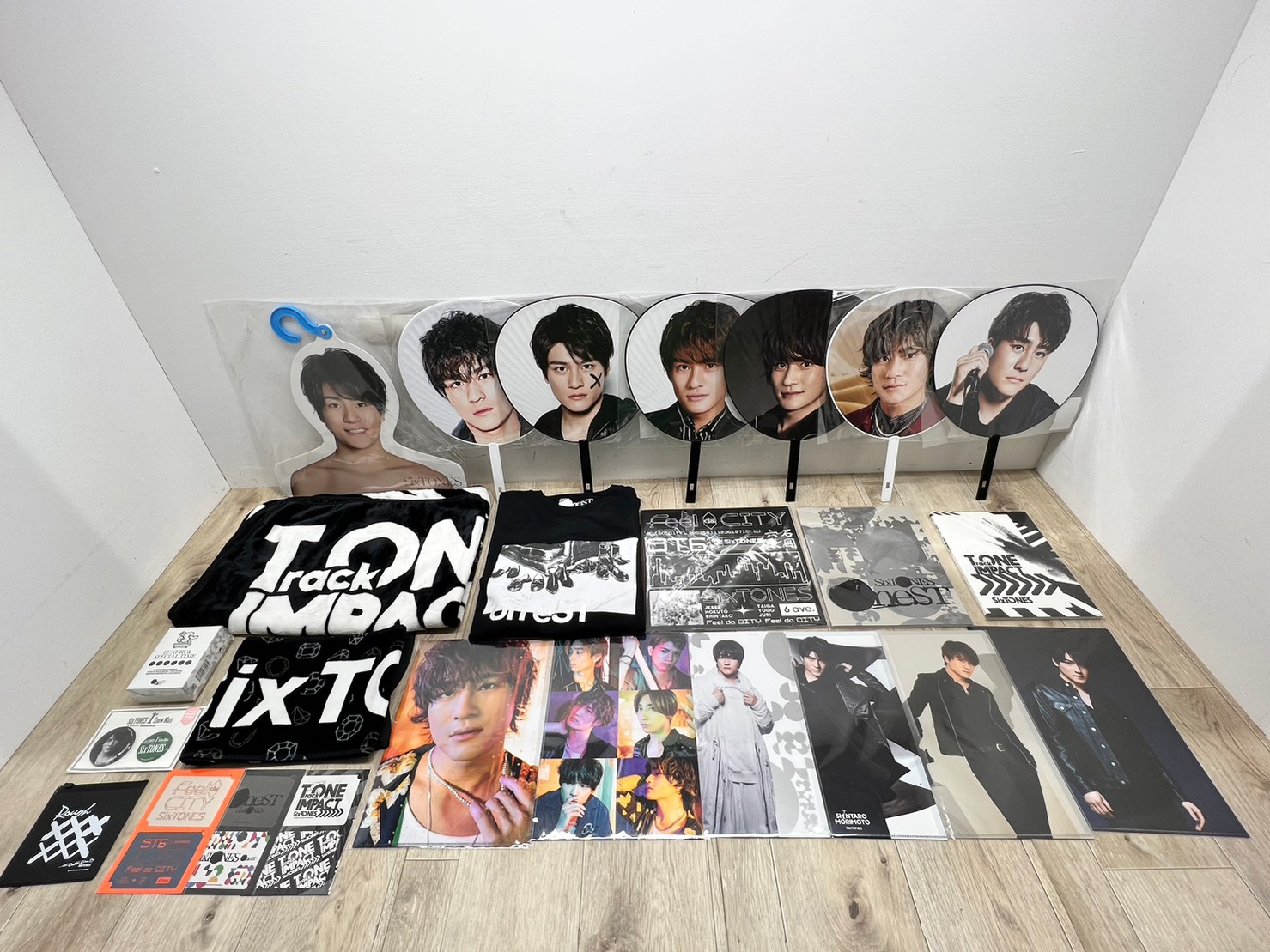 ◇SixTONES 慣声の法則などツアーグッズお売りいただきました