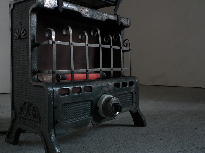 J00838 ヴィンテージ 古い小型電気ストーブ | MANSIKKA