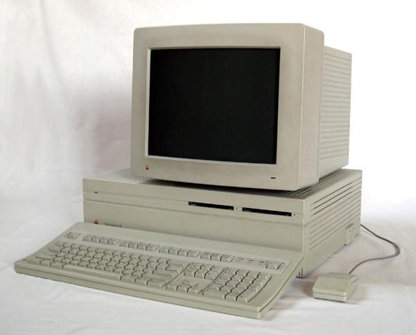 ジョブズ追放後に登場した「Macintosh SE」と「Macintosh Ⅱ」。“堕落