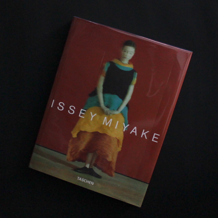 Issey Miyake - 三宅 一生 / Issey Miyake