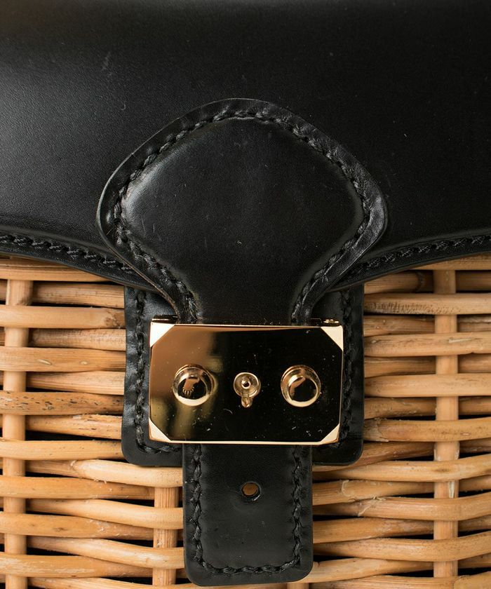 ebagos カーフ・ショルダーバッグ（ラウンドショルダー） BLACK