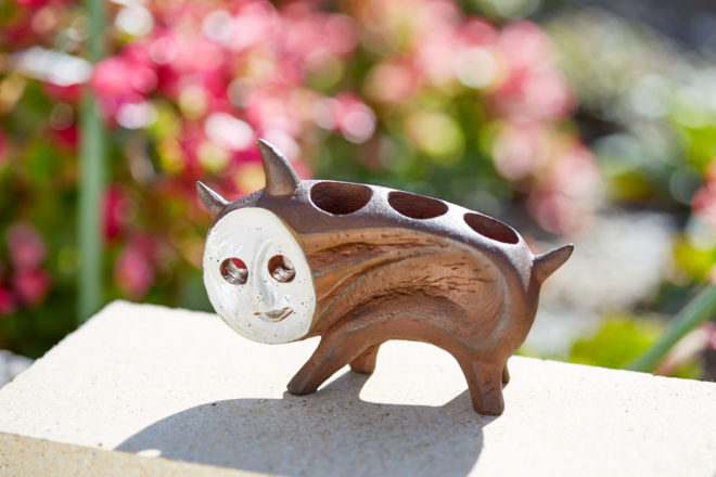 岡本太郎の人気作品「犬の植木鉢」を海洋堂がデスクトップサイズで精巧