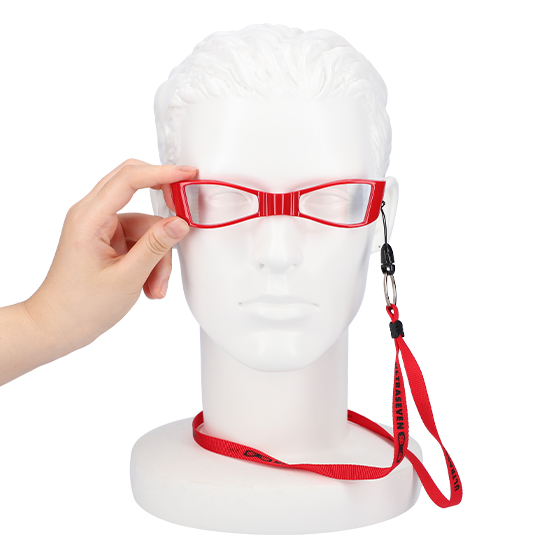 ウルトラセブン』の変身アイテム「ウルトラアイ」の老眼鏡が5年ぶりに