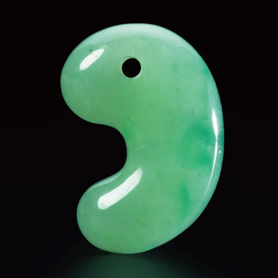 金山谷産糸魚川翡翠 工房製作出雲型勾玉 - 石の音ブログ