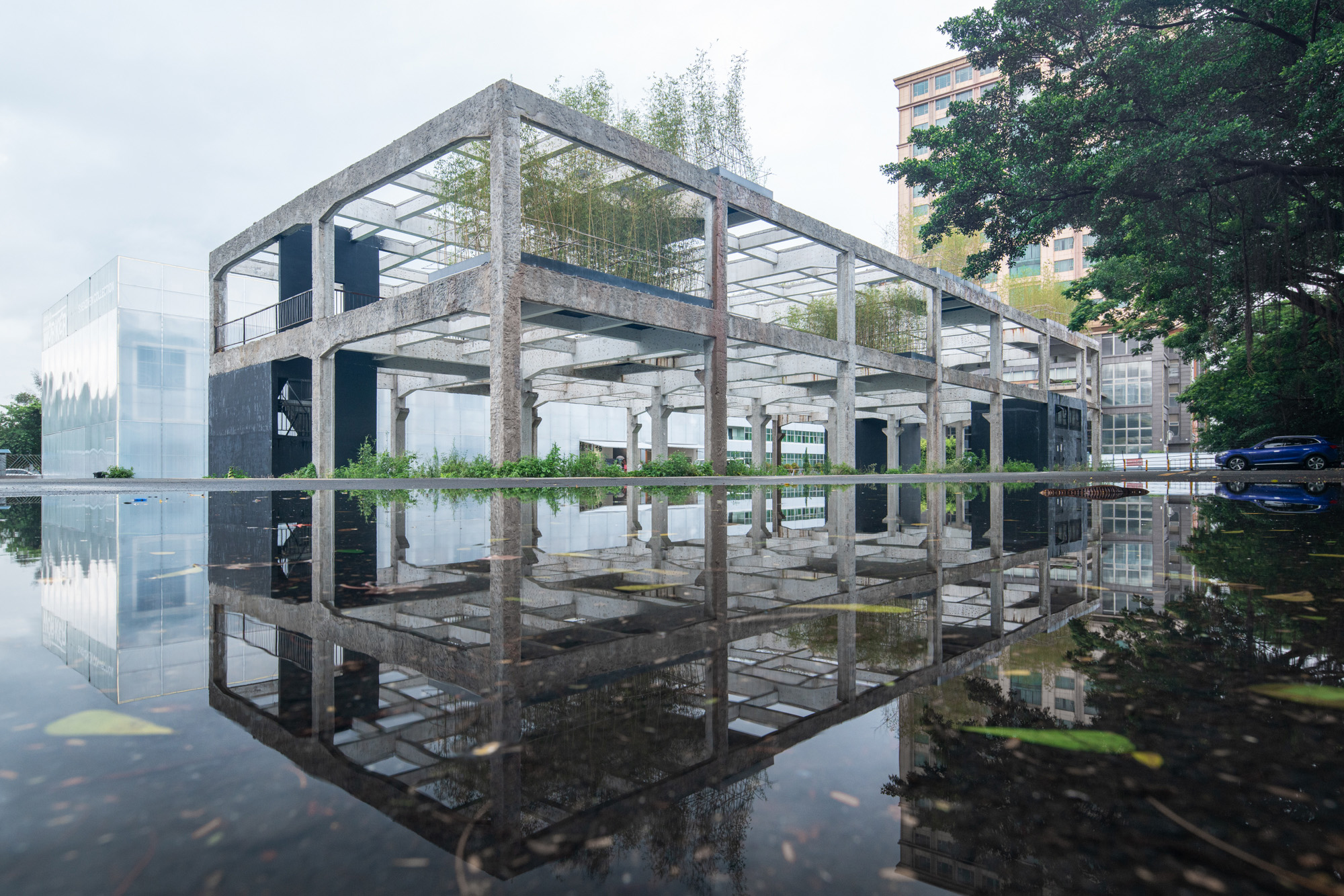 廃墟をめぐる立体的な庭園!?ARシティオフィスが設計した荒廃した都市型