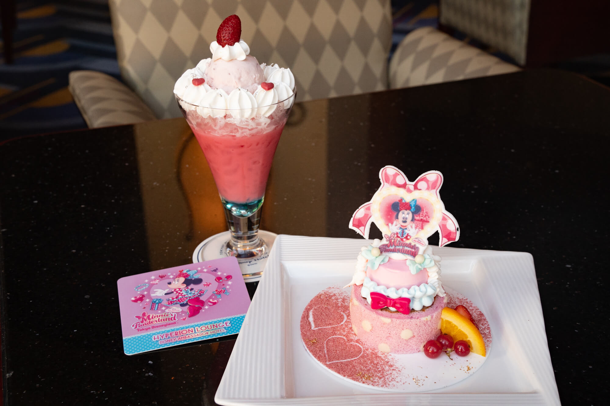 ミニーのピンクでいっぱいなケーキ＆ドリンク ディズニーアンバサダー