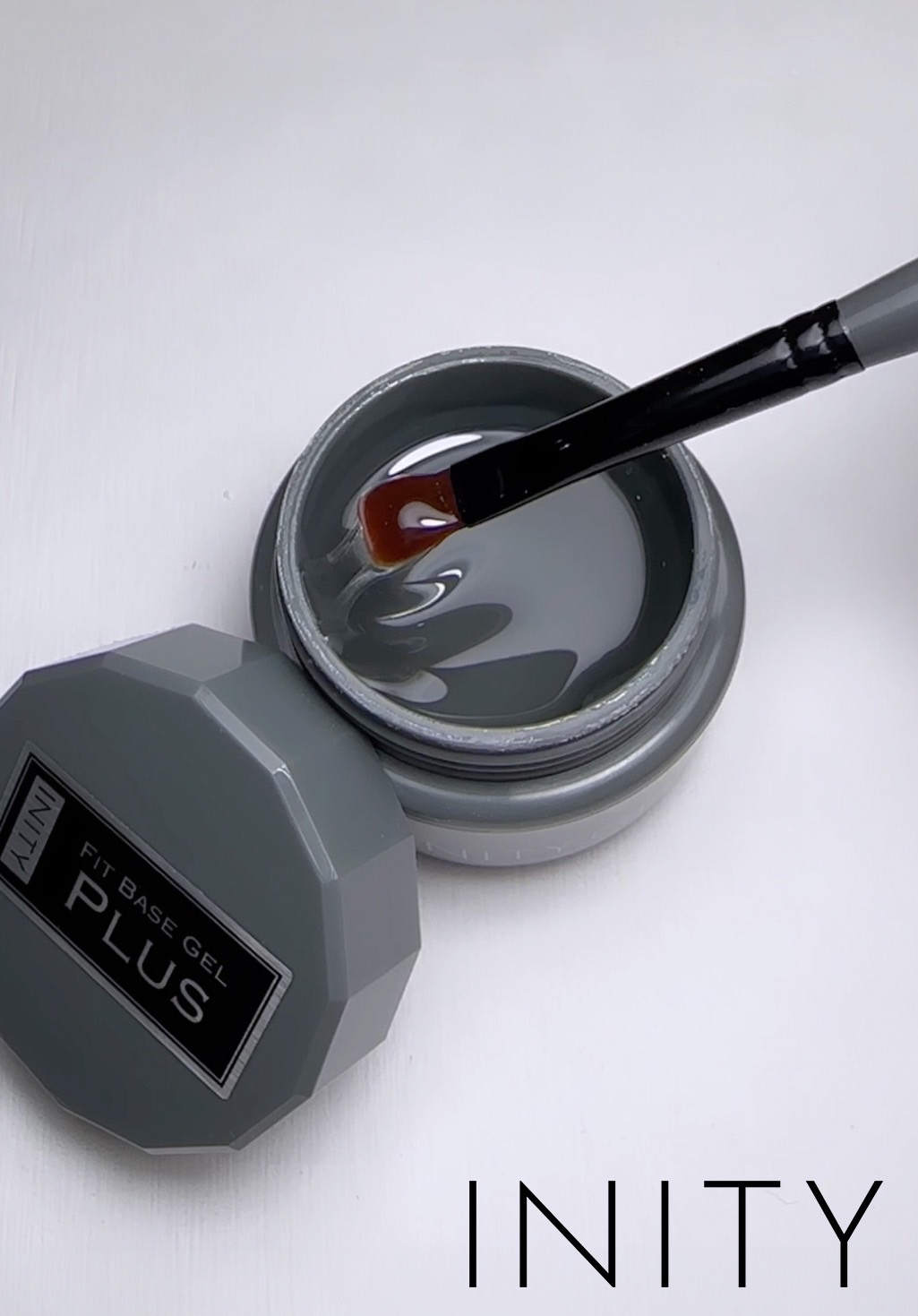 ベース塗布とフォルム形成に特化した次世代のフィルインジェル「Fit