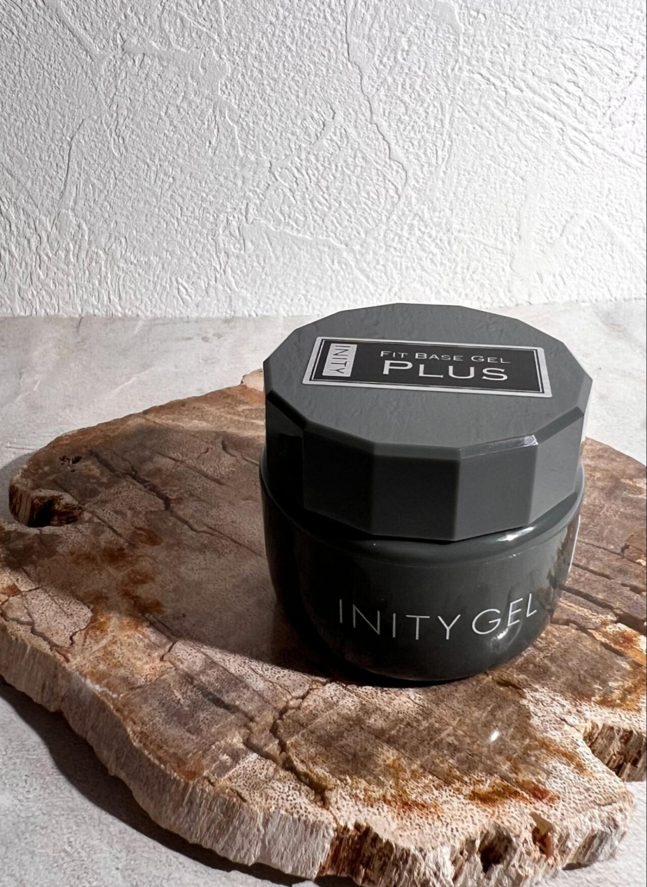 ベース塗布とフォルム形成に特化した次世代のフィルインジェル「Fit