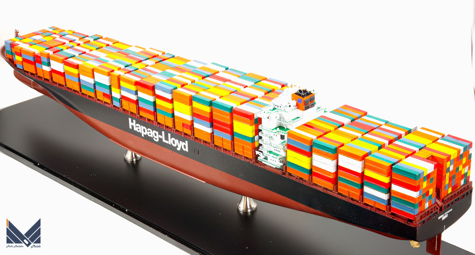 レベル 1/700 大型コンテナ船「オオサカエクスプレス」完成品 REVELL