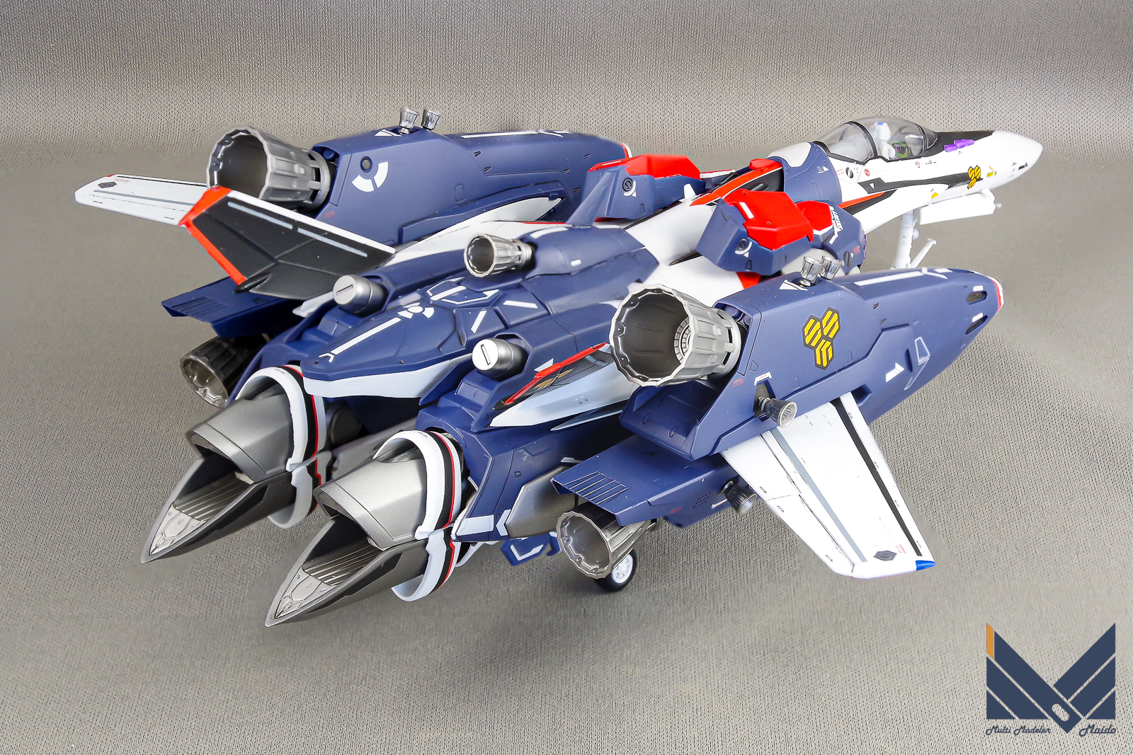 ハセガワ 1/72 VF-25F スーパーメサイア マクロスF 完成品 HASEGAWA