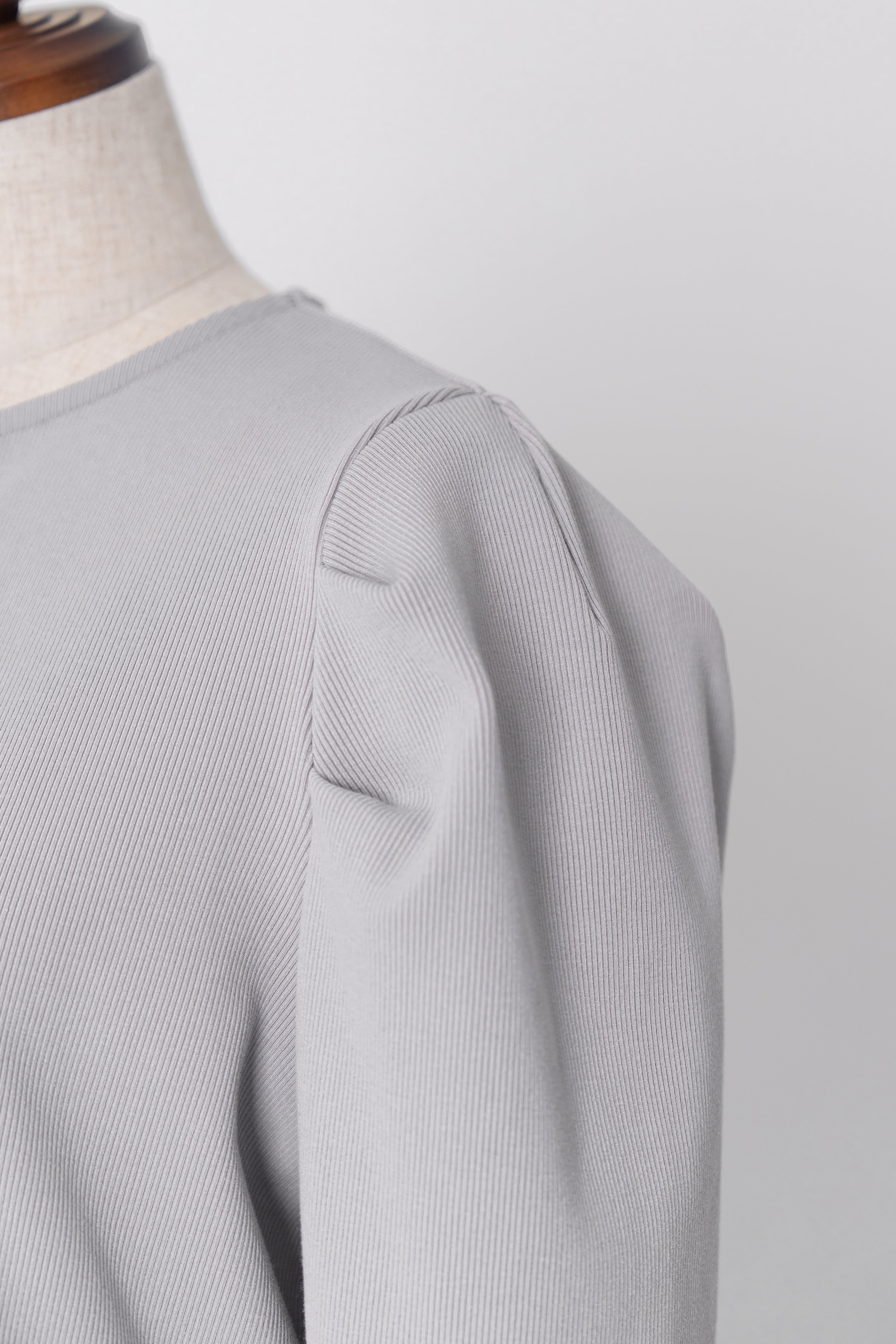 パールボタンリブカーディガン 【リサイクルポリエステル】 – Maison