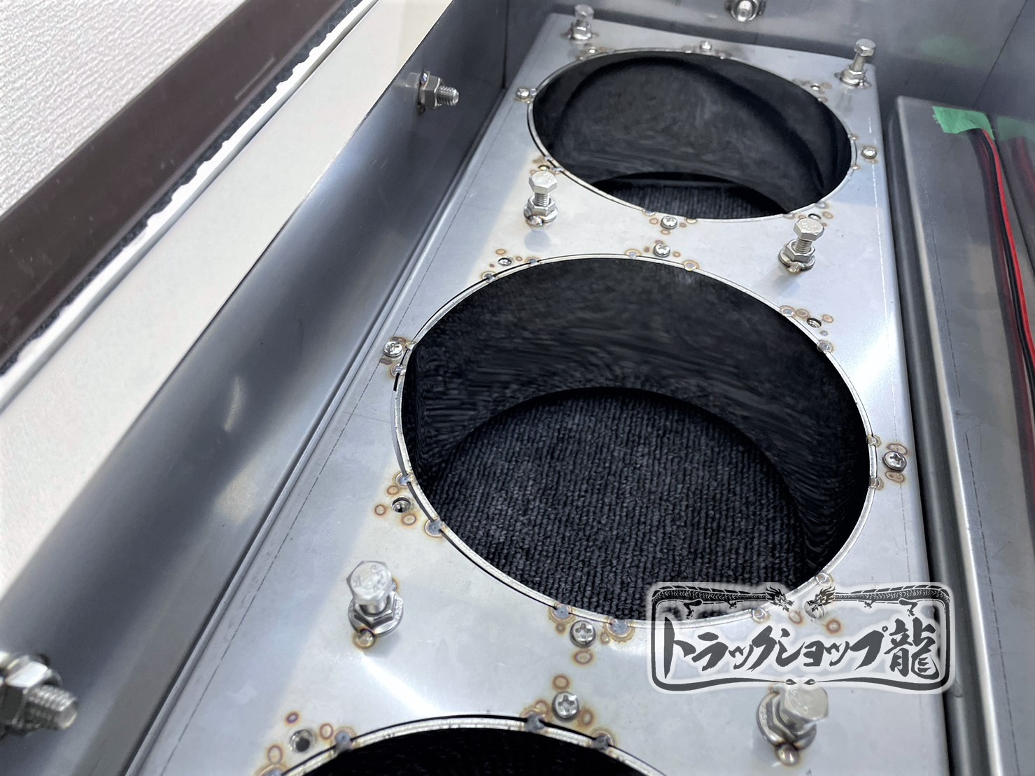 ステンレス×アルミ縞板 3連 テールボックス 2個セット 筒出し 奥付け