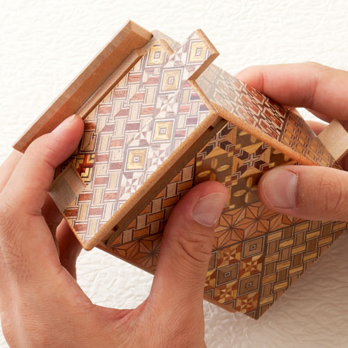 寄木細工 Yosegi-zaiku 秘密箱 4寸21回仕掛け 箱根伝統工芸品