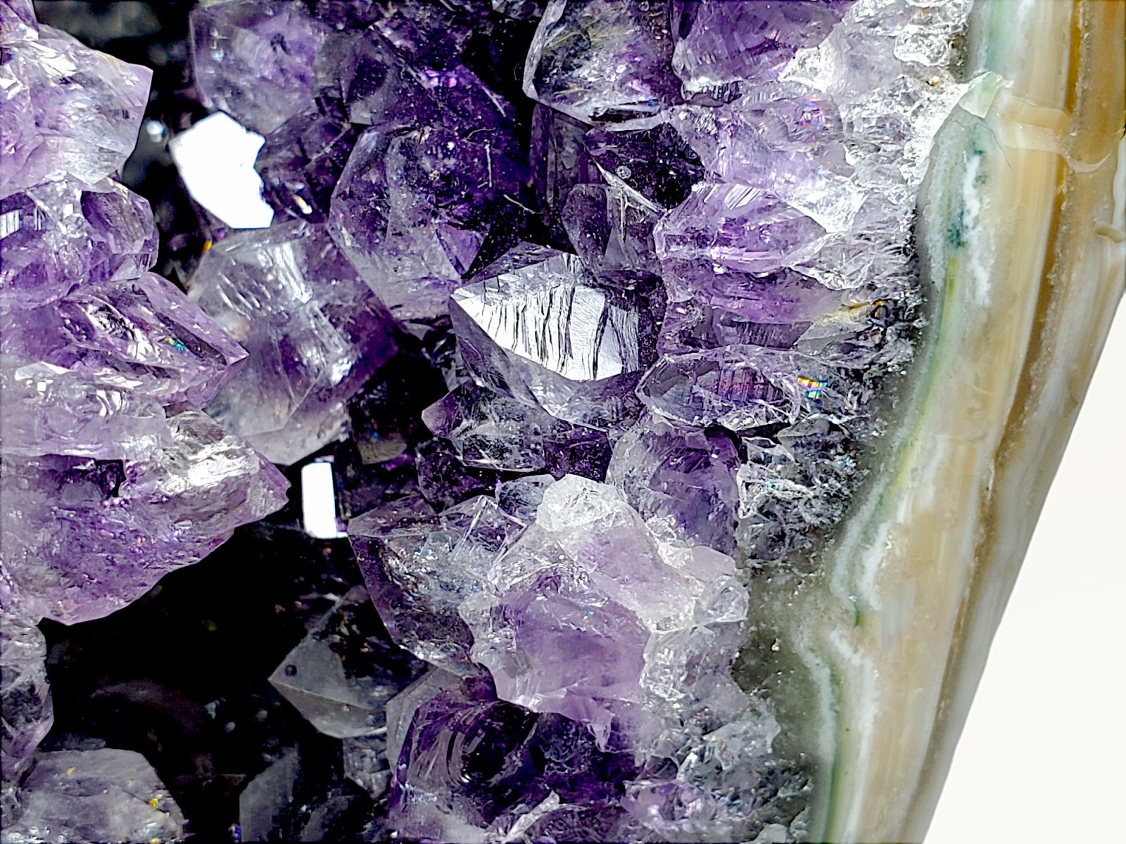 ウルグアイ産 アメジストジオード (カルサイト共生)