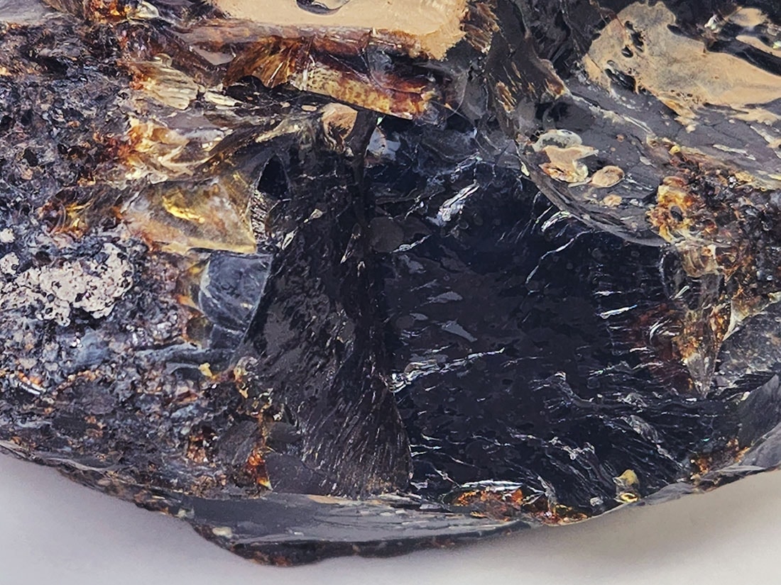 インドネシア・スマトラ産 ブルーアンバー ( 青琥珀 ) / BlueAmber