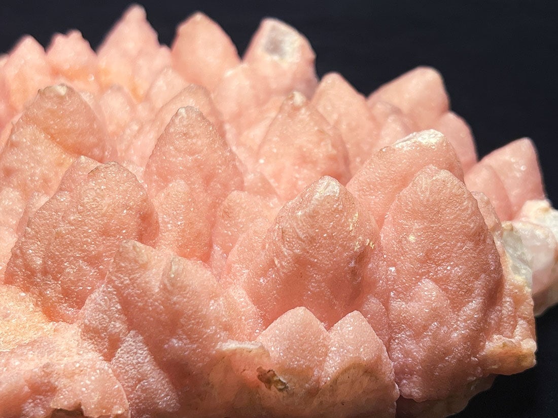 青森県尾太鉱山産 菱マンガン鉱クラスター