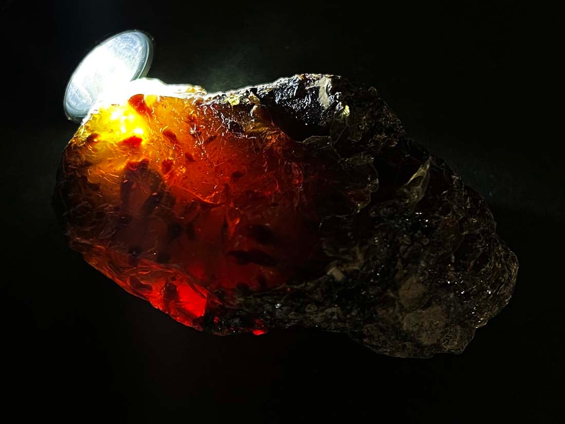 インドネシア・スマトラ産 ブルーアンバー ( 青琥珀 ) / BlueAmber