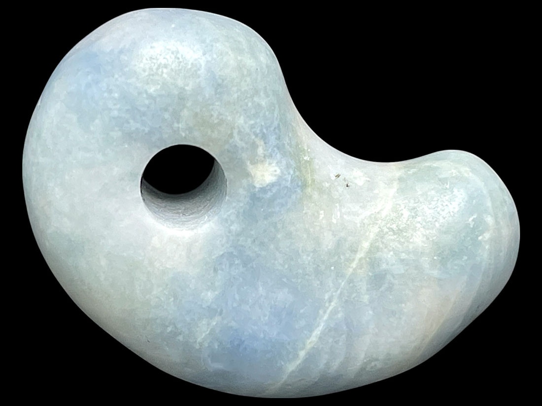 糸魚川入りコン沢産 青翡翠 勾玉