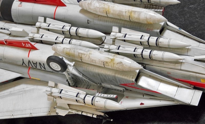 1/32 F-14A トムキャット ”VF-1 ウルフパック” 完成品｜艦船模型の販売