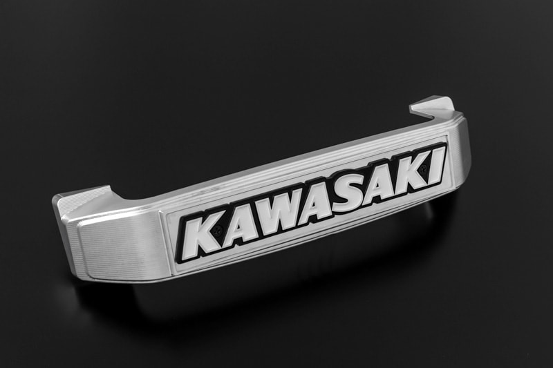 BIGステムエンブレム KAWASAKI大文字 シルバー Z900RS/CAFE | ARCHI