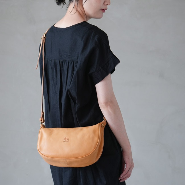 ◇【国内正規販売店】(5412300411)IL BISONTE(イルビゾンテ)Crescent