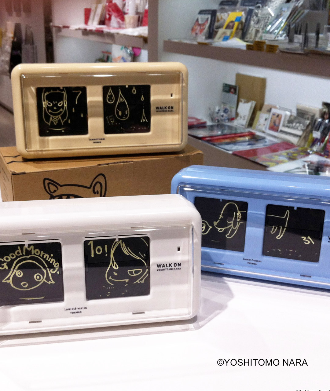 奈良美智 パタパタクロック [WALK ON(ホワイト)]｜ラムフロム - アート