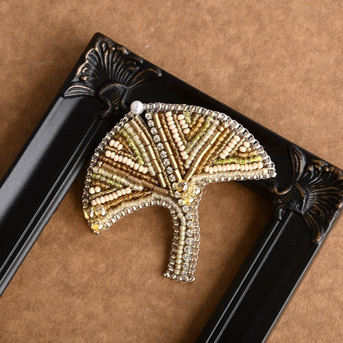 イチョウのビーズ刺繍ブローチ 【作家：大槻友美（brilliant