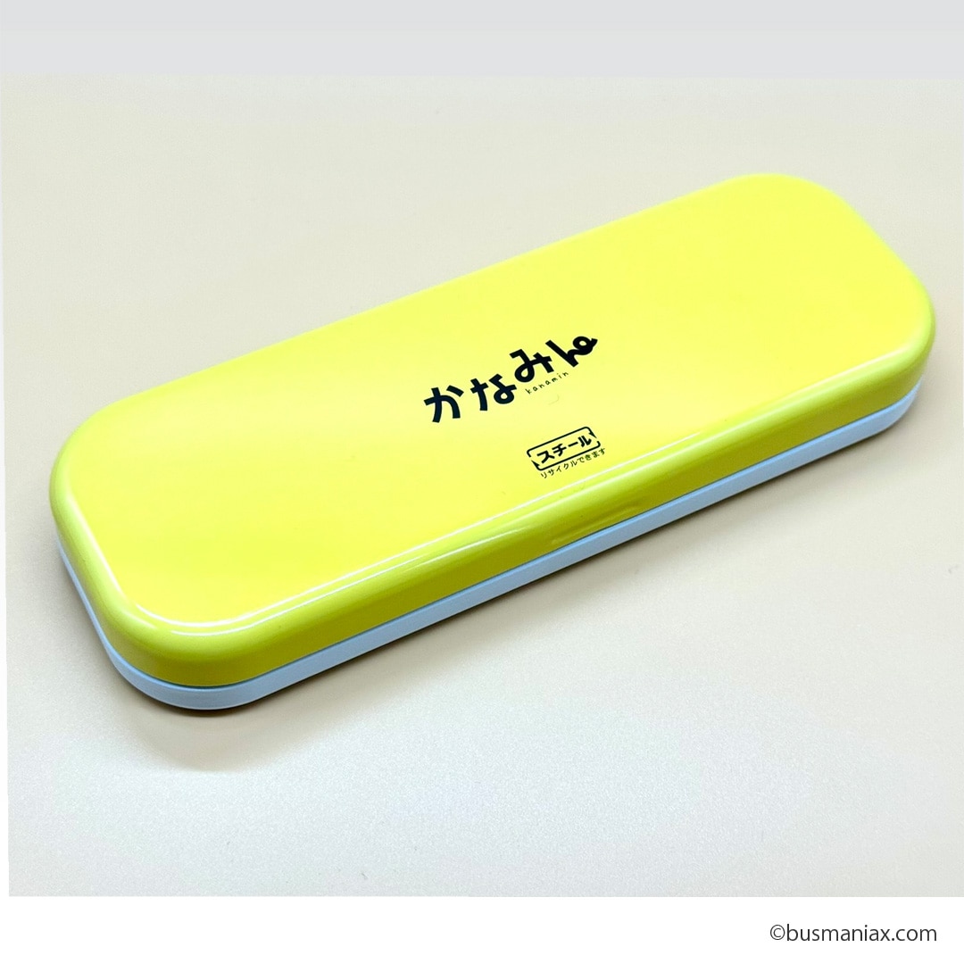 神奈川中央交通〉「かなみん」缶ペンケース（赤色／白色） | 会社名