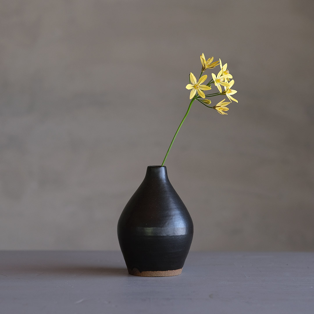 花入/黒マット釉 | からつ焼 高麗窯 | 糸島くらし×ここのき 公式通販サイト