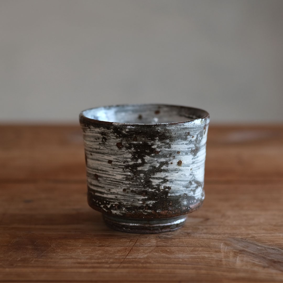 刷毛目/ぐい呑み | 唐津焼 雅樂窯 ( うたがま ) | 糸島くらし×ここのき