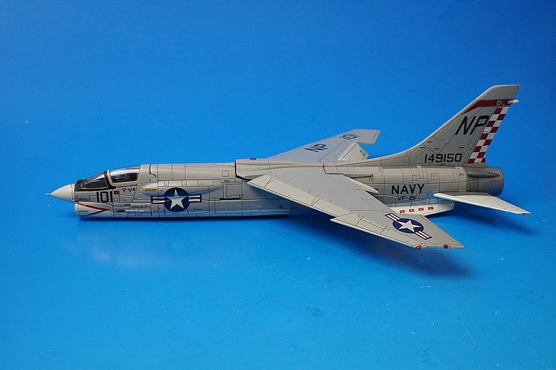 1/72 F-8E クルセイダー アメリカ海軍 VF-211 チェックメイツ NP101