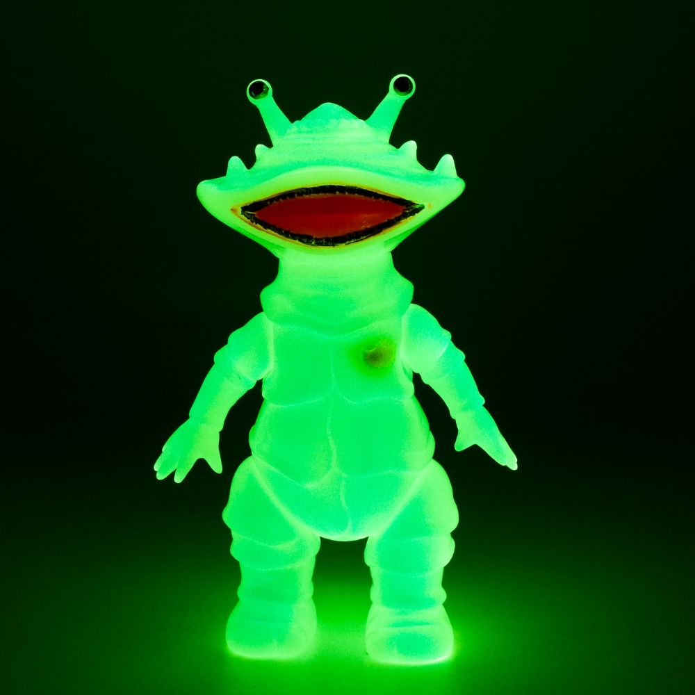 ブルマァク BULLMARK/ソフビ/リトルカネゴン/蓄光ブルー｜墓場の画廊