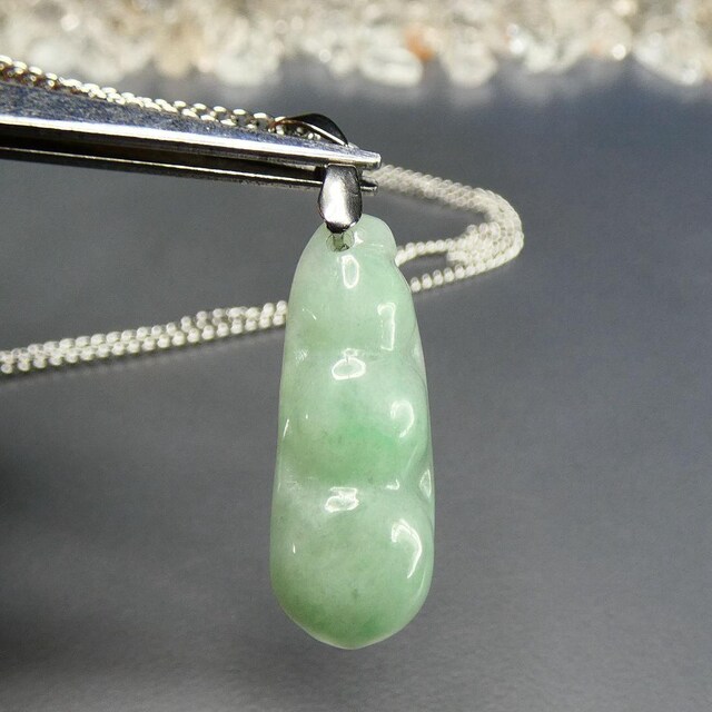 良質天然石ひすい薄緑色本翡翠ジェダイト枝豆福豆彫りステンレス