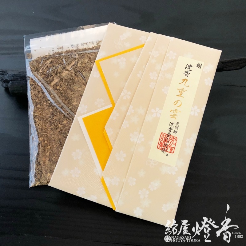 香木/香原料『タニ沈香【九重の雲・刻】15gたとう紙入』梅栄堂