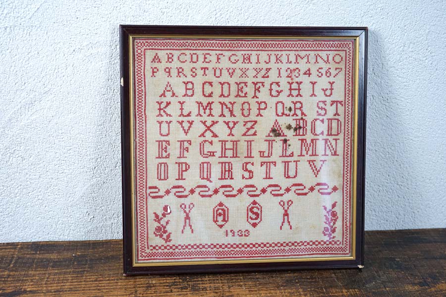 赤い刺繍とアンティーク・テキスタイル : ヨーロッパの古いサンプラー