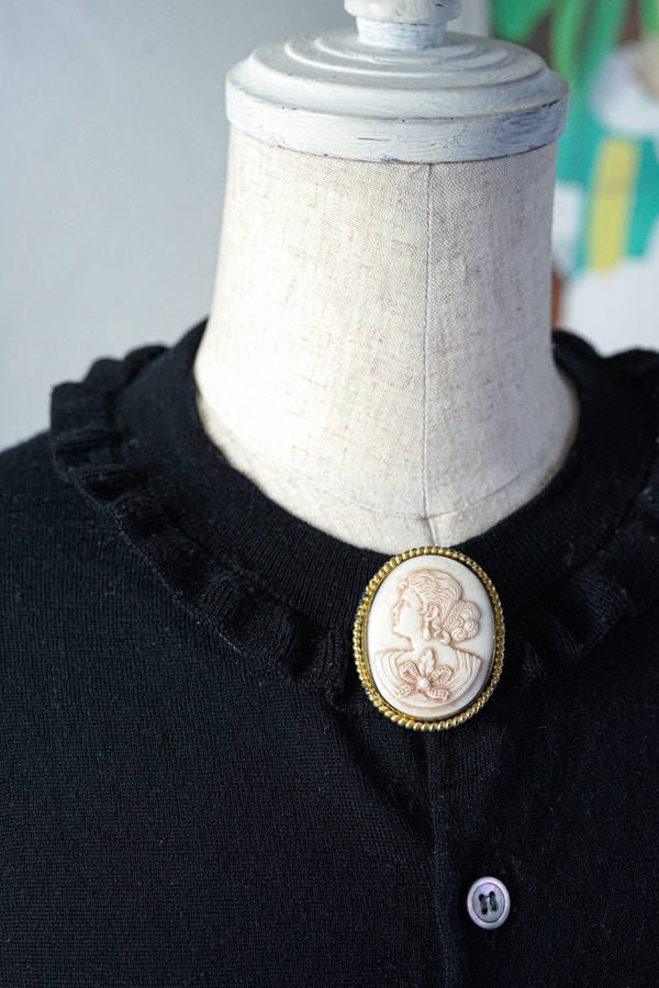 チェコのセラミックカメオのブローチ5×3.7cm ga-1033の通販｜こよなく