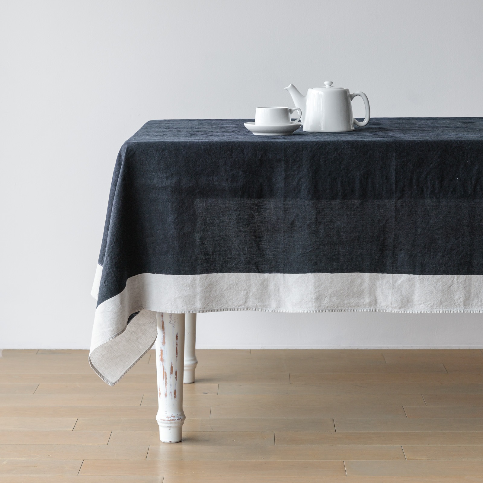 ベルトッツィ テーブルクロス _ ピエノ ネーロ（140×200cm）