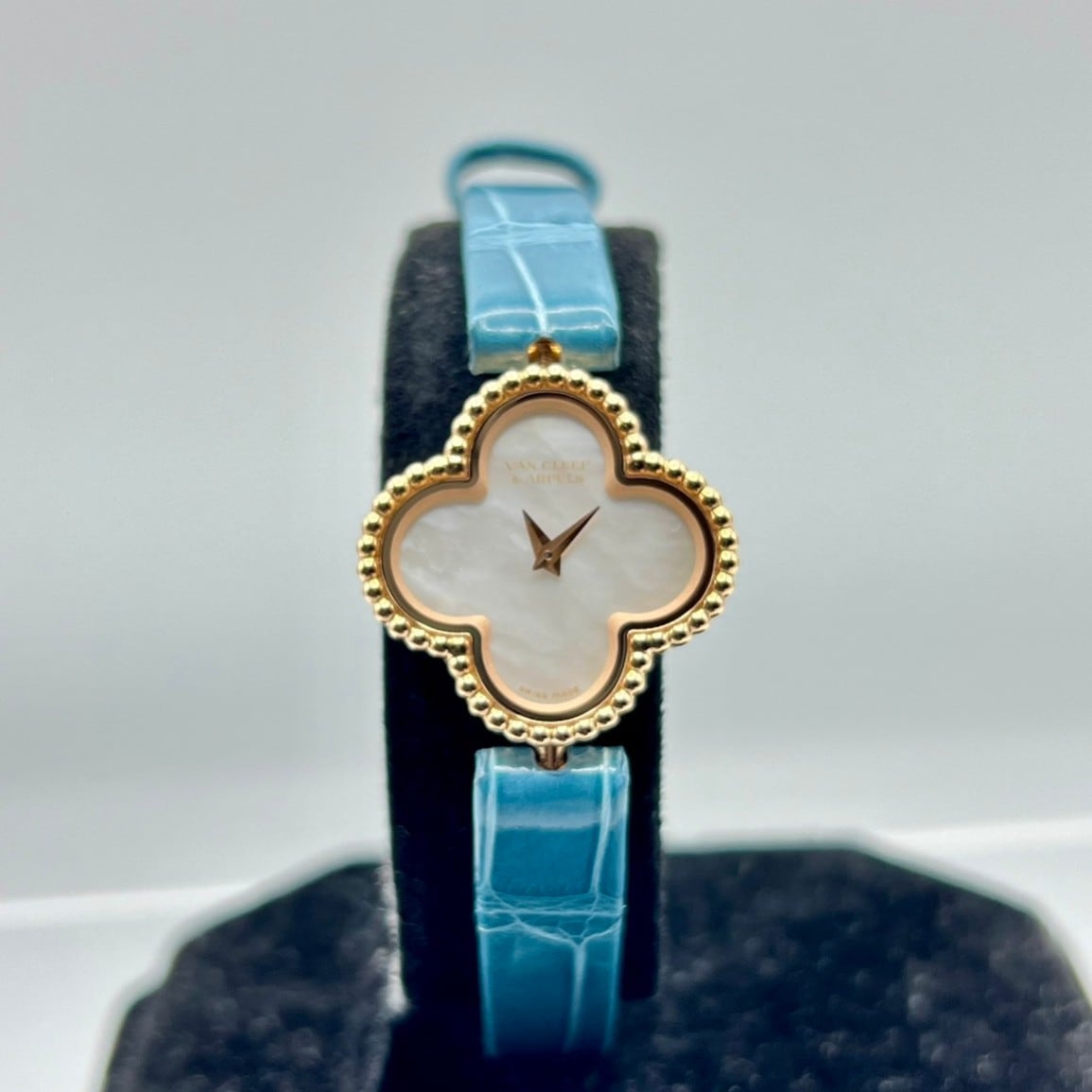 ヴァンクリーフ&アーペル スウィートアルハンブラ VCARO8SF00 ホワイト