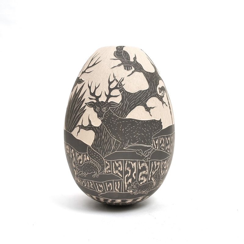 マタ・オルティス陶器 by Angel Guerrero Trillo アニマル 卵型 壺